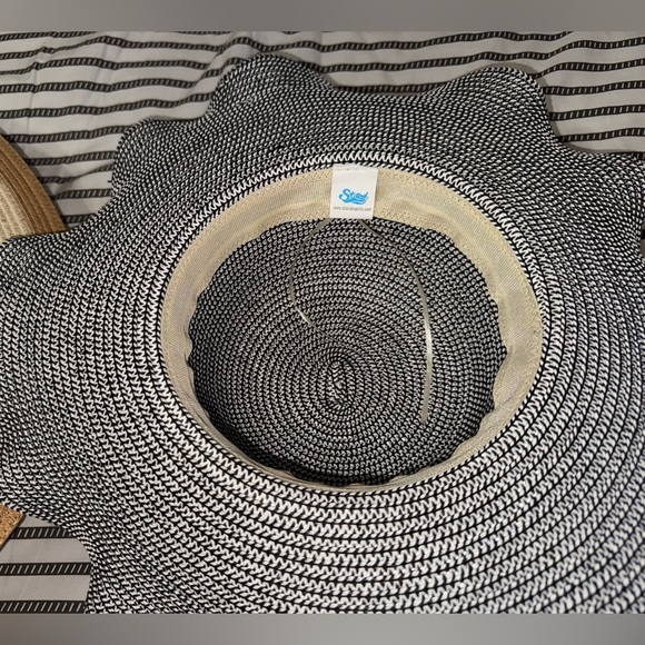 Lot of 2 Women’s Wide Brim Straw Sun Hats Chin Strap Beach Summer;NWT/New no tag - Picture 6 of 6